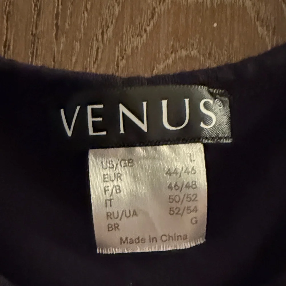 VENUS Black and White Colorblock Sleeveless Camisole - Picture 2 of 4